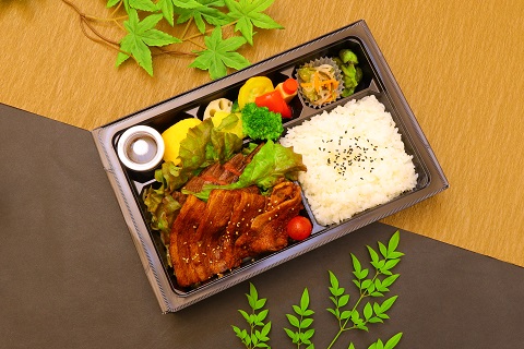 国産牛赤身ステーキとクイーンポーク照焼き弁当
