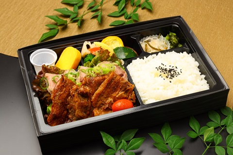 クイーンポークの照焼きとローストポークのネギ塩弁当